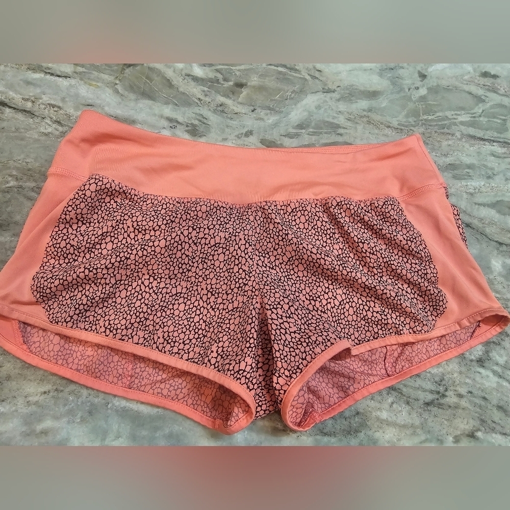 Nike Dri-Fit Running Training Shorts Coral Black Pattern Women’s Medium